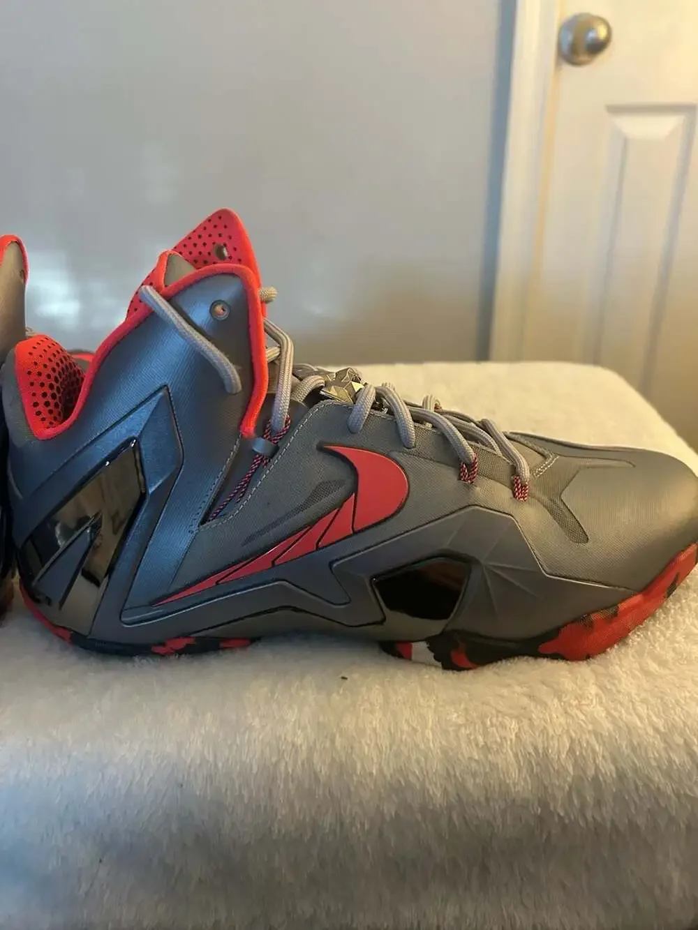 Nike LeBron 11 Elite Basketball Shoes Size 9.5